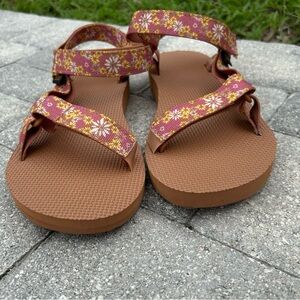 Teva Women's Original Universal Wildflower Hiking Sandals  Cashew